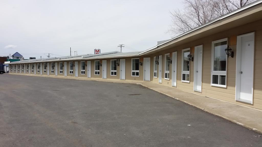 Motel Iberville Saint-Jean-sur-Richelieu Kültér fotó