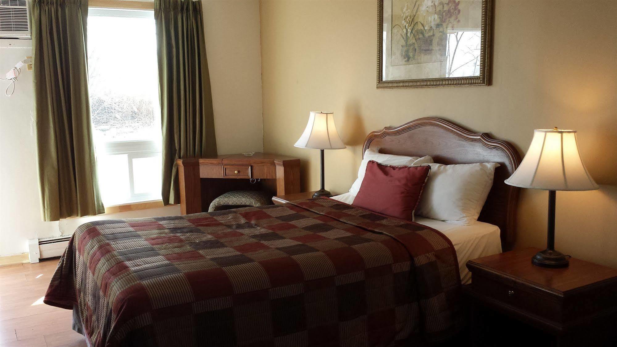 Motel Iberville Saint-Jean-sur-Richelieu Kültér fotó